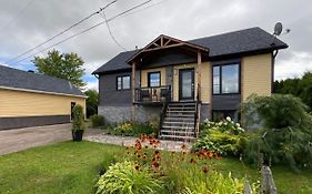 Lakeside 3Br - Kayak, Spa, Fp, Billiards, Ac